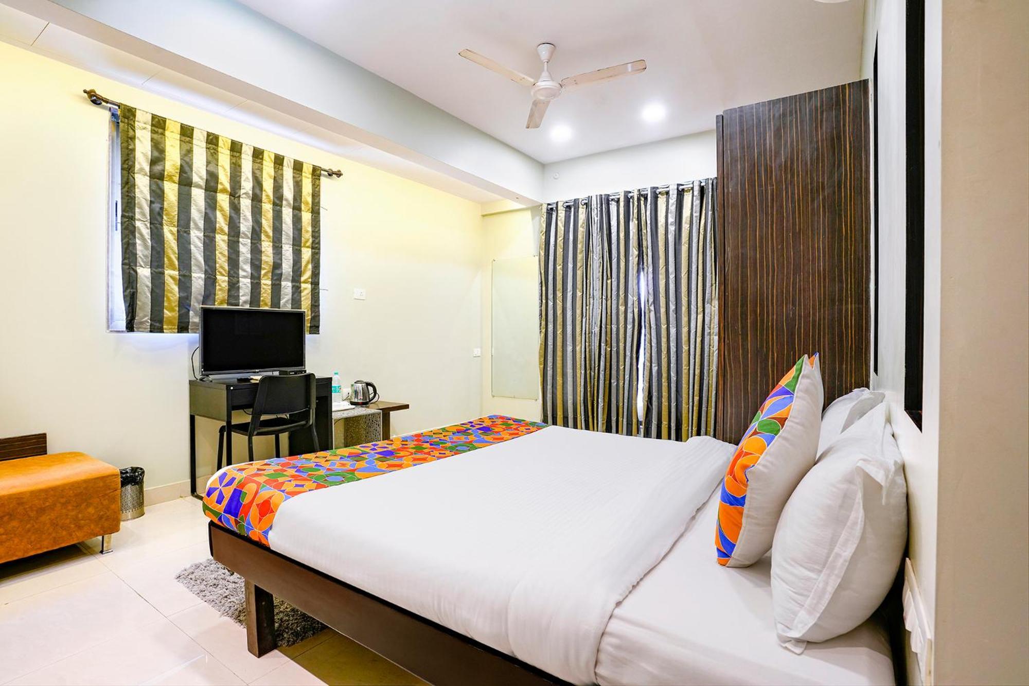 Fabhotel Corporate Bandra Apartment *