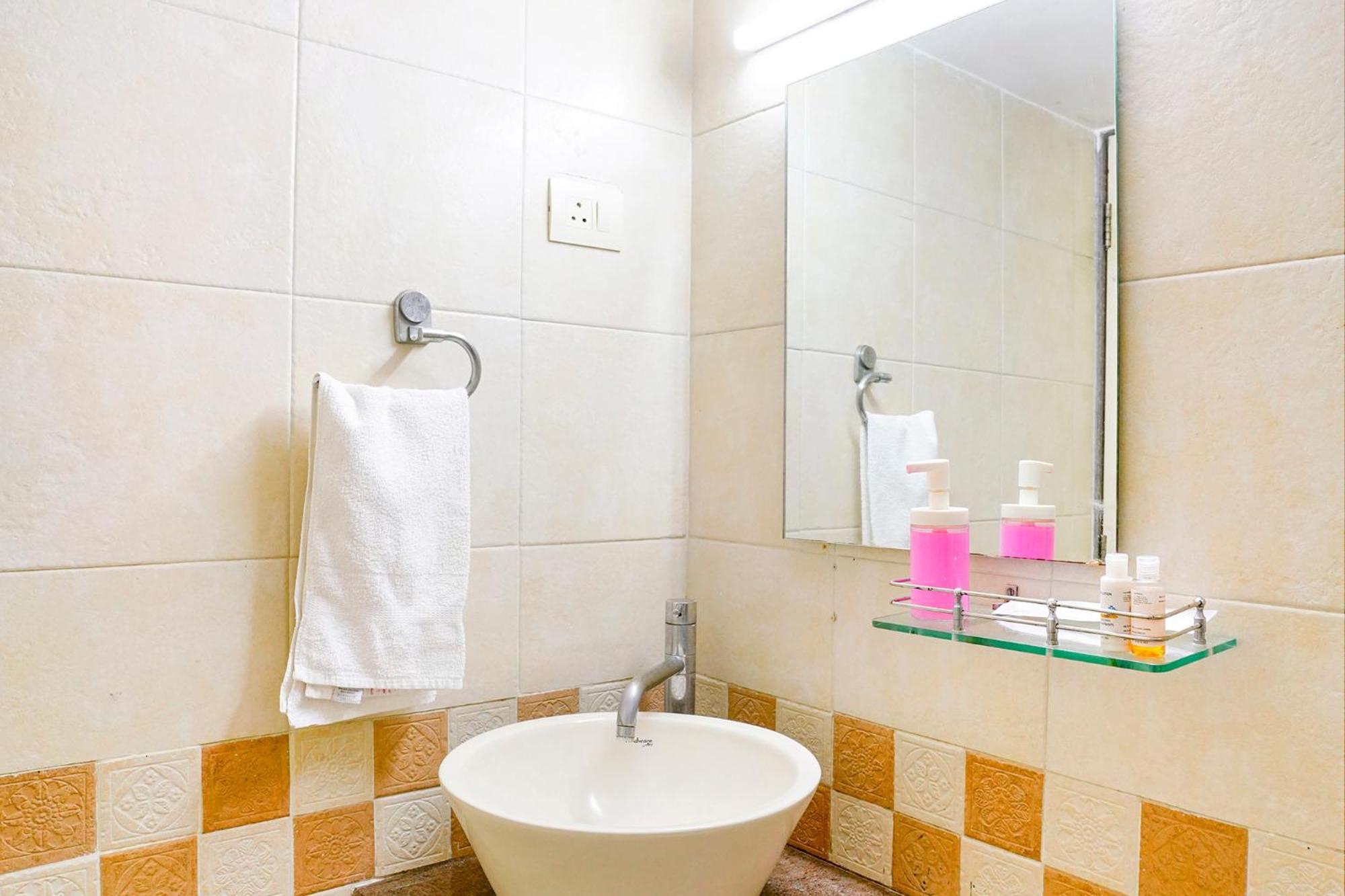 Fabhotel Corporate Bandra Apartment *
